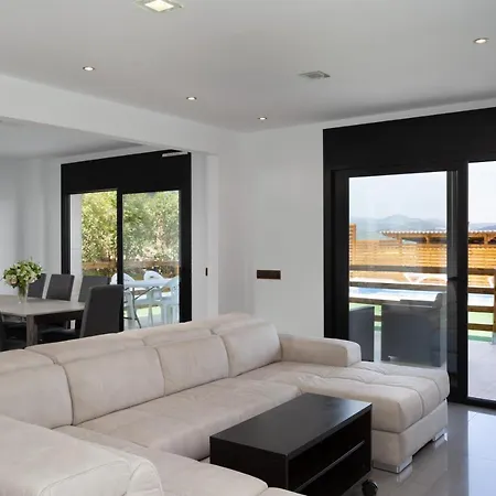 Hauzify I Velaz Villa